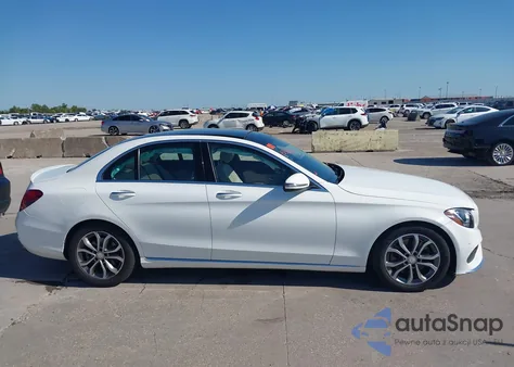 2016 Mercedes-Benz C 300 Luxury/Sport из США, поврежденный, VIN 55SWF4JB3GU158343